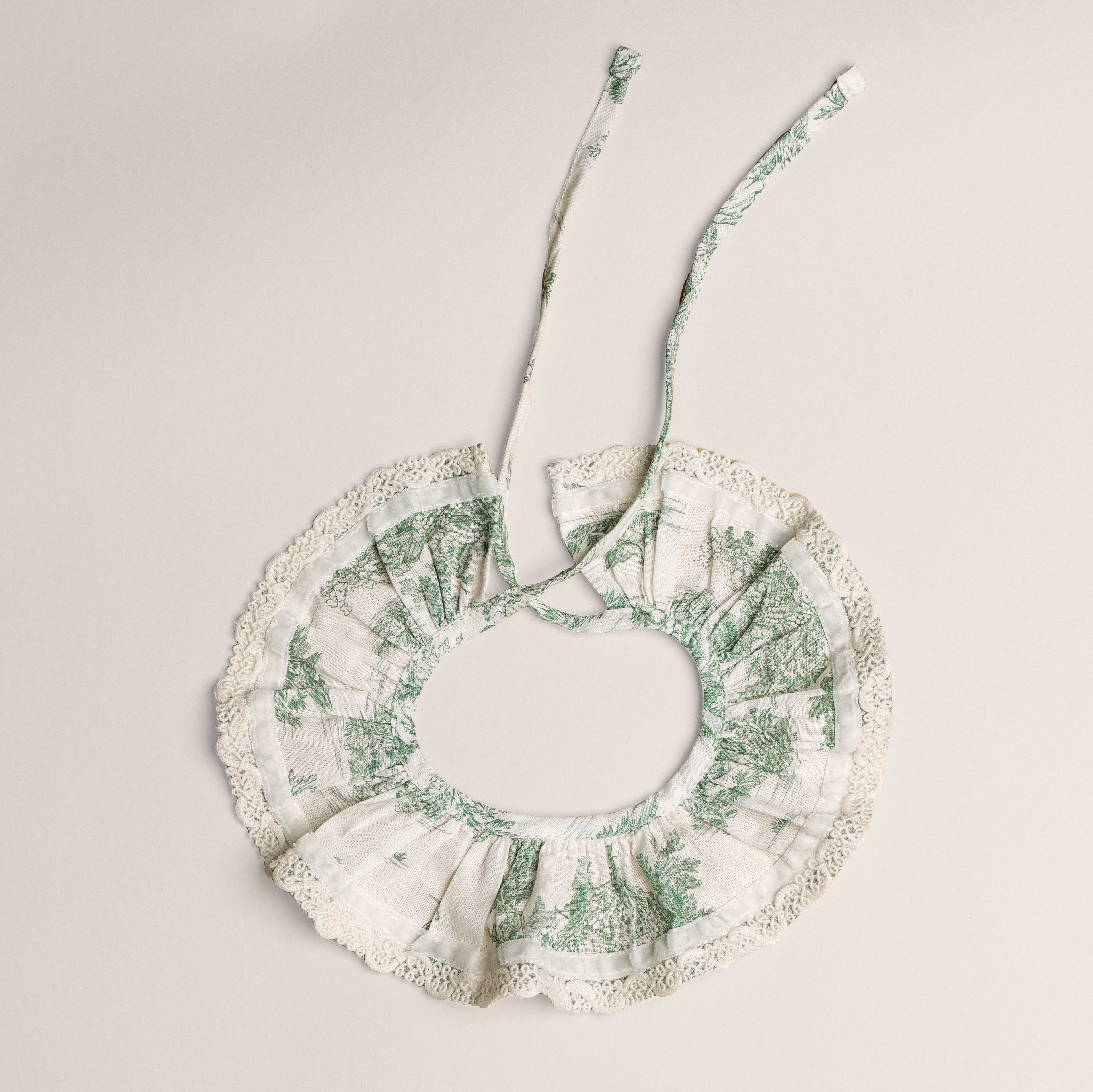 Col volanté Romance