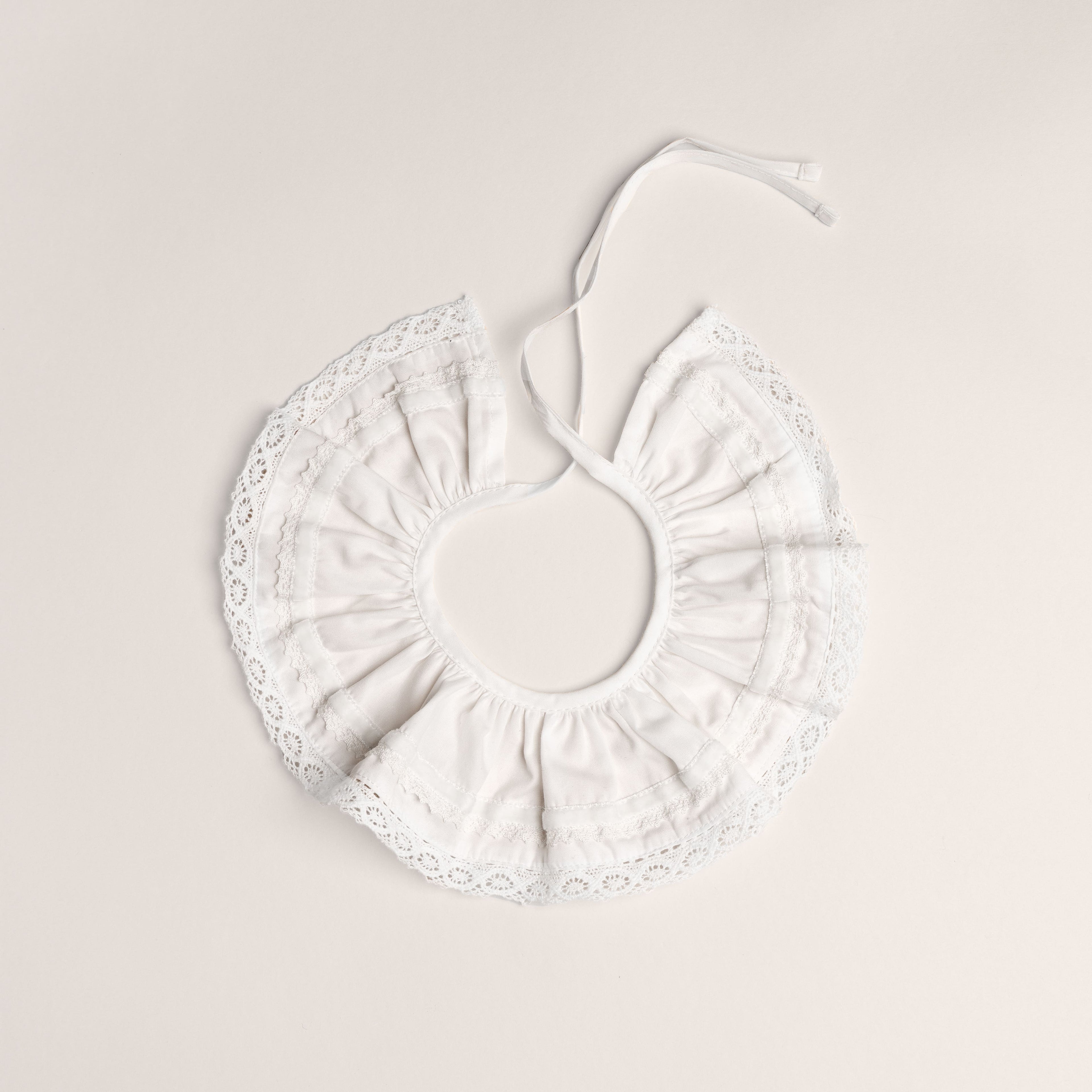 Col volanté Romance