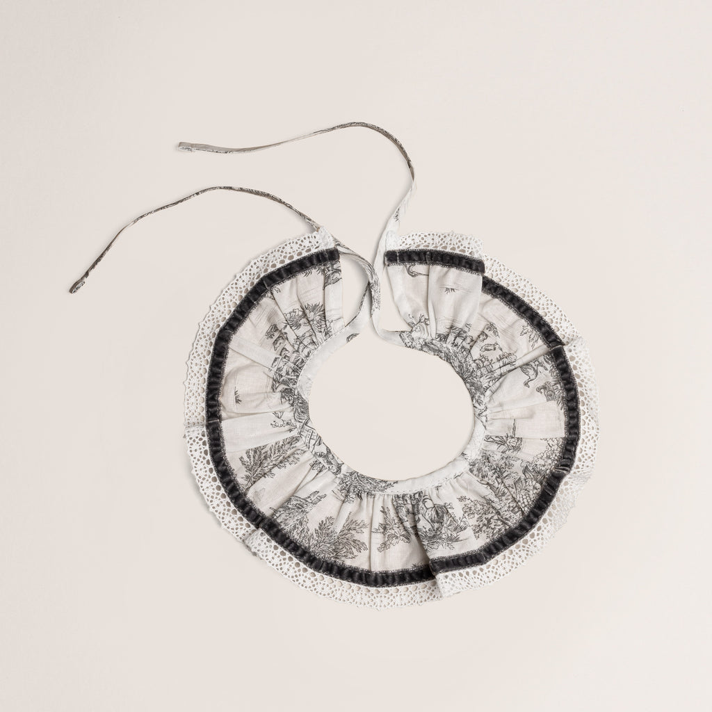 Col volanté Romance