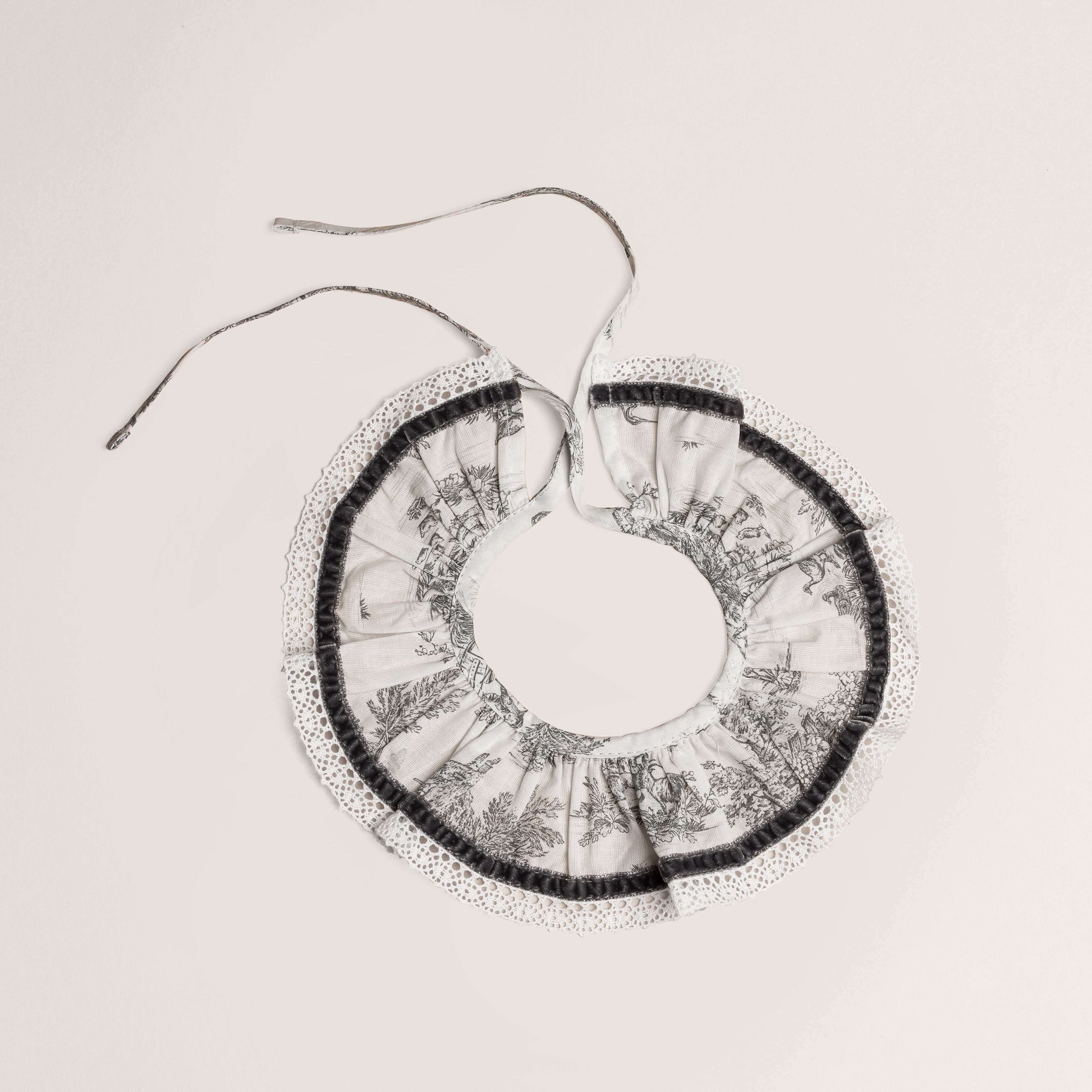 Col volanté Romance